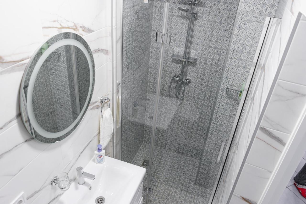 Charming Apartments In The Heart Of Lviv - Valova, Nasypna Str Exteriör bild