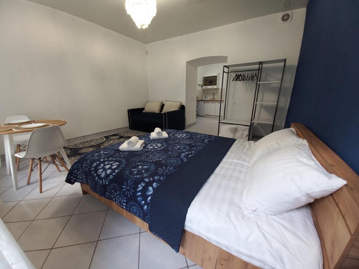 Charming Apartments In The Heart Of Lviv - Valova, Nasypna Str Exteriör bild